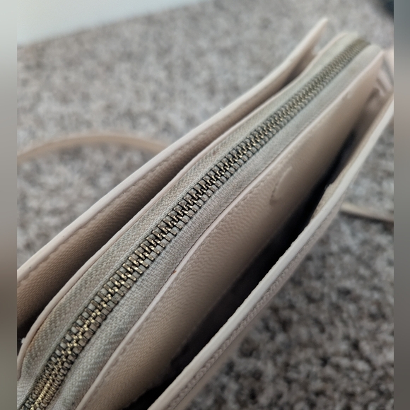 Tory Burch Cream Crossbody Bag - Picture 4 of 16